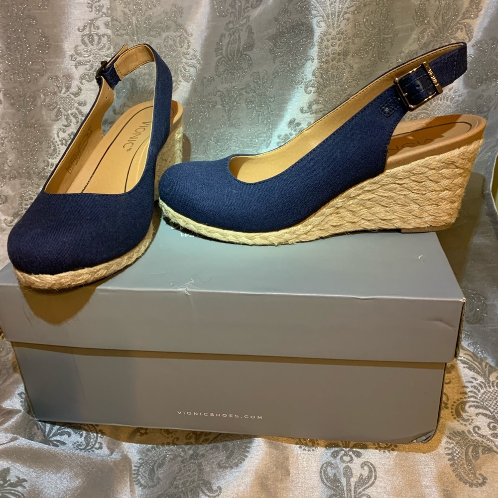 Vionic espadrilles- new in box